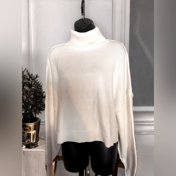 NWT WOMEN’S COZY WHITE LONG SLEEVED CROPPED KNIT LOOSE FIT PULLOVER SIZE S WHITE - Picture 4 of 5